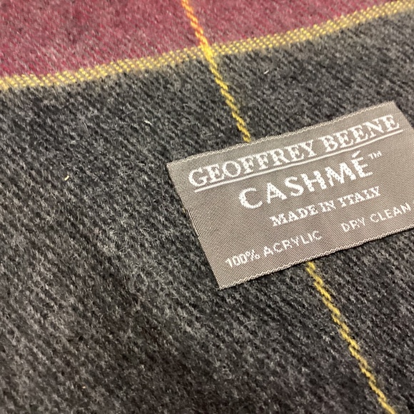GEOFFREY BEENE SCARF. PLAID. NICE SOFT CASHME’ - Picture 3 of 6
